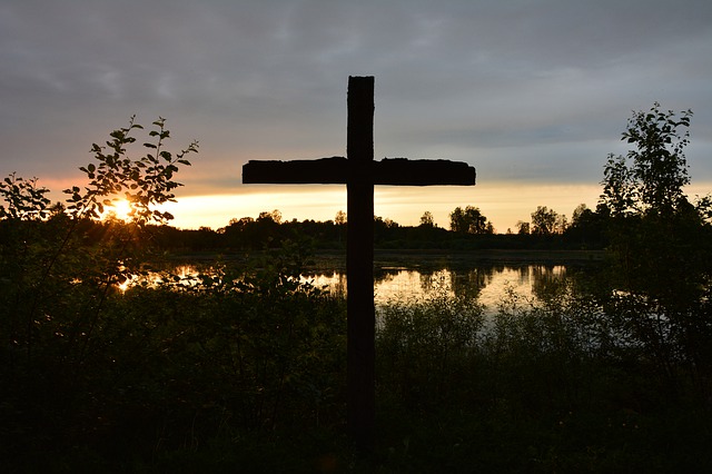 Kreuz in der Abendsonne